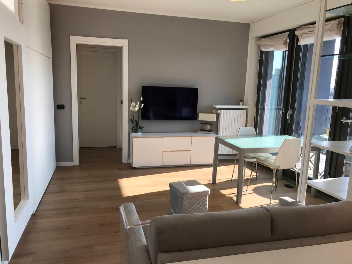 Fiera Milanocity View With Terrace Next To Shopping Mall Apartment Екстериор снимка